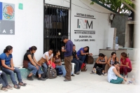 Domingo 12 de junio. Agentes de la PFP logran rescatar a 213 migrantes centro y sudamericanos que viajaban en la parte posterior de un tracto camión el cual fue asegurado en el kilometro 134 de la carretera Ocoscuautla-Las Choapas esta madrugada. Los migr