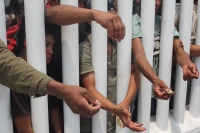 Domingo 12 de junio. Agentes de la PFP logran rescatar a 213 migrantes centro y sudamericanos que viajaban en la parte posterior de un tracto camión el cual fue asegurado en el kilometro 134 de la carretera Ocoscuautla-Las Choapas esta madrugada. Los migr