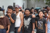 Domingo 12 de junio. Agentes de la PFP logran rescatar a 213 migrantes centro y sudamericanos que viajaban en la parte posterior de un tracto camión el cual fue asegurado en el kilometro 134 de la carretera Ocoscuautla-Las Choapas esta madrugada. Los migr