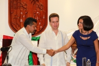 Foto/Juan Carlos Calderón. Lunes 27 de octubre del 2014. Tuxtla Gutiérrez. Lorena Cruz Sánchez, titular del instituto de las Mujeres entrega las propuestas de iniciativa de ley que garantiza la vida libre de violencia contra las mujeres en el congreso loc