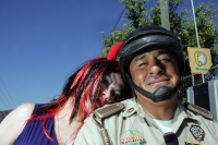 Domingo 30 de enero. La artista conceptual Iris México, desarrolla su trabajo perfomancero durante la procesión de la bajada de las Vírgenes de Copoya durante el recorrido que los indígenas zoques realizan entre las ciudades de Tuxtla Gutiérrez y Copoya.