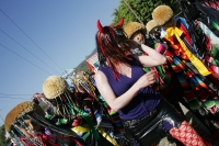 Domingo 30 de enero. La artista conceptual Iris México, desarrolla su trabajo perfomancero durante la procesión de la bajada de las Vírgenes de Copoya durante el recorrido que los indígenas zoques realizan entre las ciudades de Tuxtla Gutiérrez y Copoya.