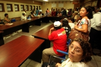 Jueves 2 de agosto del 2012. Tuxtla Gutiérrez, Chiapas. Trabajadores pensionados del ISSTECH toman las instalaciones de esta dependecia estatal y exigen que se esclaresca donde se encuentran los fondos económmicos que pertenecen a los trabajadores del est