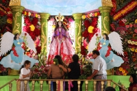 Lunes 13 de agosto del 2018. Ixtapa, Chiapas. Los indí­genas tsotsiles de Zinacantan recorren las montañas de la región de Los Altos para llegar a la comunidad Ixtapa llevando sobre los hombros las imágenes religiosas veneradas en sus fiestas patronale
