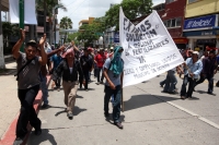 Lunes 16 de junio del 2014. Tuxtla Gutiérrez. Pobladores de Ixtapa marchan este medio día para exigir el cumplimiento de los acuerdos con la administración estatal y la entrega de recursos del COPLADEM