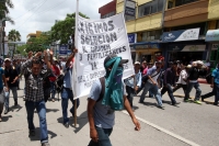 Lunes 16 de junio del 2014. Tuxtla Gutiérrez. Pobladores de Ixtapa marchan este medio día para exigir el cumplimiento de los acuerdos con la administración estatal y la entrega de recursos del COPLADEM