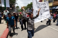 Lunes 16 de junio del 2014. Tuxtla Gutiérrez. Pobladores de Ixtapa marchan este medio día para exigir el cumplimiento de los acuerdos con la administración estatal y la entrega de recursos del COPLADEM