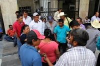 Martes 14 de noviembre del 2017. Tuxtla Gutiérrez. Pobladores de las comunidades de Ixtapa protestan este medio dí­a en la entrada del Congreso Local en contra de la intervención que se realiza desde la Secretaria para el Desarrollo Sustentable de los P