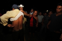 Miércoles 18 de mayo. El saldo de los disturbios de la comunidad de Ixtapa ubicada en las cercanías de la ciudad de Tuxtla Gutiérrez, arrojó al menos cuatro personas lesionadas, un vehículo incendiado, oficinas y papelería destruida en el edificio de la a