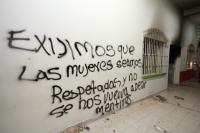 Miércoles 18 de mayo. El saldo de los disturbios de la comunidad de Ixtapa ubicada en las cercanías de la ciudad de Tuxtla Gutiérrez, arrojó al menos cuatro personas lesionadas, un vehículo incendiado, oficinas y papelería destruida en el edificio de la a