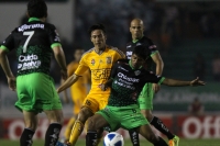 Sábado 15 de febrero del 2014. Tuxtla Gutiérrez. Jaguares de Chiapas y los Tigres durante el partido de esta noche en el estadio Zoque.