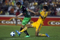 Sábado 15 de febrero del 2014. Tuxtla Gutiérrez. Jaguares de Chiapas y los Tigres durante el partido de esta noche en el estadio Zoque.
