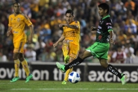 Sábado 15 de febrero del 2014. Tuxtla Gutiérrez. Jaguares de Chiapas y los Tigres durante el partido de esta noche en el estadio Zoque.