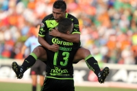 Sábado 29 de abril del 2017. Tuxtla Gutiérrez. con un empate a dos tantos y una fuerte trifulca con los aficionados termina el partido entre Jaguares de Chiapas y El Santos. esta tarde en el estadio Zoque de la capital de este estado del sureste de México Sábado 29 de abril del 2017. Tuxtla Gutiérrez. con un empate a dos tantos y una fuerte trifulca con los aficionados termina el partido entre Jaguares de Chiapas y El Santos. esta tarde en el estadio Zoque de la capital de este estado del sureste de México