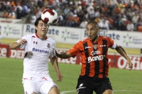 Viernes 14 de septiembre del 2012. Tuxtla Gutiérrez, Chiapas. El equipo Jaguares de Chiapas obtiene un respiro al ganar por dos tantos a cero al Toluca, esta noche en el Estadio Zoque de esta ciudad.