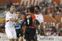 Viernes 14 de septiembre del 2012. Tuxtla Gutiérrez, Chiapas. El quipo Jaguares de Chiapas obtiene un respiro al ganar por dos tantos a cero al Toluca, esta noche en el Estadio Zoque de esta ciudad.