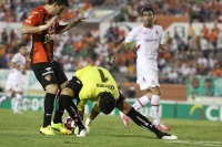 Viernes 14 de septiembre del 2012. Tuxtla Gutiérrez, Chiapas. El equipo Jaguares de Chiapas obtiene un respiro al ganar por dos tantos a cero al Toluca, esta noche en el Estadio Zoque de esta ciudad.