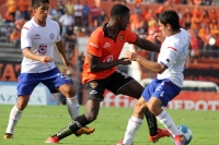 Sábado 13 de agosto. Jaguares de Chiapas logra un empate a un tanto al recibir esta tarde a los cementeros de la Cruz Azul.