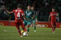 Jueves 27 de noviembre del 2014. Tuxtla Gutiérrez. Aspectos del partido de ida entre Jaguares de Chiapas y el Toluca al inicio de la liguilla del torneo del fut bol mexicano.