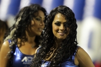Jueves 27 de noviembre del 2014. Tuxtla Gutiérrez. Las bellas animadoras de los patrocinadores del partido de ida entre Jaguares de Chiapas y el Toluca al inicio de la liguilla del torneo del fut bol mexicano.