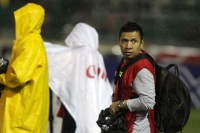 Sábado 18 de octubre del 2014. Tuxtla Gutiérrez. Los fotógrafos bajo la lluvia durante el partido entre jaguares de Chiapas y Santos Laguna.