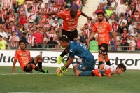 Domingo 26 de febrero del 2017. Tuxtla Gutiérrez. Jaguares de Chiapas recibe esta noche al equipo del Guadalajara ganando 4-3 durante la jornada 8 del torneo de Liga Mx en el estadio Zoque de la capital de este estado del sureste de México. Domingo 26 de febrero del 2017. Tuxtla Gutiérrez. Jaguares de Chiapas recibe esta noche al equipo del Guadalajara ganando 4-3 durante la jornada 8 del torneo de Liga Mx en el estadio Zoque de la capital de este estado del sureste de México.