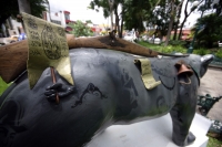Martes 31 de agosto. La ciudad de Tuxtla continua vistiéndose con los colores patrios al empezar a acercarse las fechas conmemorativas de septiembre.