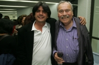 Laco Zepeda y Carlos Román durante la presentación del libro El Rey en Ácala, La Verdadera Historia de José Alfredo Jiménez de José Martínez Torres y Antonio Duran en la Universidad Autónoma de Chiapas.
