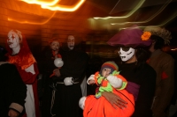 EL RECORRIDO DE LOS MUERTOS VIIVENTES EN LAS PRINCIPALES CALLES DE LA CIUDAD DE SAN CRISTOBAL LLAMA LA ATENCIONDE TURISTAS Y DE VISITANTES