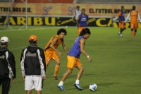 ASPECTOS DEL ENTRENAMIENTO DE LA NOCHE DE ESTE JUEVES DE LOS JAGUARES DE CHIAPAS, DONDE SE OBSERVA LA AVANZADA DE QUIEN SERA EL PROXIIMO DT
