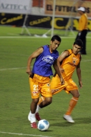 ASPECTOS DEL ENTRENAMIENTO DE LA NOCHE DE ESTE JUEVES DE LOS JAGUARES DE CHIAPAS, DONDE SE OBSERVA LA AVANZADA DE QUIEN SERA EL PROXIIMO DT
