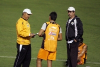ASPECTOS DEL ENTRENAMIENTO DE LA NOCHE DE ESTE JUEVES DE LOS JAGUARES DE CHIAPAS, DONDE SE OBSERVA LA AVANZADA DE QUIEN SERA EL PROXIIMO DT