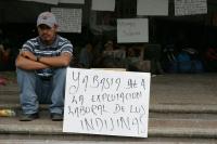 Lunes 1 de Marzo. Jornaleros desalojados de la finca Liquidámbar piden la intervención de las autoridades estatales para que les sea resuelta su situación laboral.