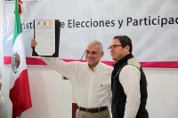 Viernes 23 de marzo del 2018. Tuxtla Gutiérrez. José Antonio Aguilar Bodegas, entrega la papelerí­a correspondiente ante el Instituto de Participación Ciudadana para buscar la gubernatura del estado de Chiapas por la coalición Por Chiapas al Frente de