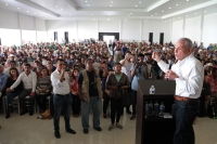 Sábado 16 de diciembre del 2017. Tuxtla Gutiérrez. José Antonio Aguilar Bodegas, renuncia al Partido Institucional esta mañana durante el encuentro de Organizaciones y sectores productivos de Chiapas.