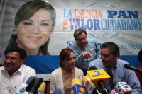Vázquez Mota se reúne con jóvenes panistas.