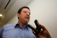 Jueves 23 de enero del 2014. Tuxtla Gutiérrez. El pastor Josué Pérez Pardo habla sobre la publicidad de espectaculares con contenido de temática religiosa y conductas sexuales que la iglesia Jesús es el Camino a colocado en Chiapas y donde usan el logotip