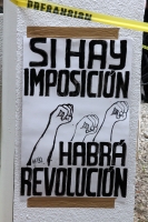 Miércoles 4 de julio del 2012. Tuxtla Gutiérrez, Chiapas. Bajo la mirada de las autoridades policiacas, los jóvenes estudiantes continúan acampando en las afueras del IFE para resguardar y vigilar el proceso pos-electoral en Chiapas.