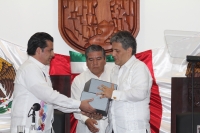 Sábado 31 de diciembre. V Informe de la Administración Estatal.