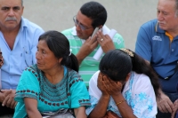 Lunes 13 de abril del 2015. Tuxtla Gutiérrez. Maestros jubilados protestan en las entradas del edificio de la administración estatal para exigir que les sean entregados los recursos del fondo de pensiones que Chiapas les adeuda.