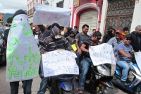 Sábado 26 de octubre del 2013. San Cristóbal de las Casas. Jubilados, colonos y padres de familia marchan en apoyo del movimiento magisterial este medio día por las avenidas de esta colonial ciudad.