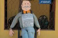 Viernes 30 de marzo del 2018. Chiapa de Corzo. El Judas urbano. Una solitaria figura de la crí­tica social representada en un Juditas en una calle de la ciudad.