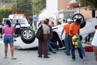 Karenina / Un fuerte accidente en las cercanías del Teatro de la Ciudad pone de manifiesto la mala organización vial que las obras que se realizan provocan en el oriente norte de esta ciudad.