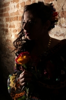 Martes 6 de enero del 2014. Chiapa de Corzo. Las Chiapanecas vestida de tul y lino, de negro y coloridas flores, acompañan a los danzantes Parachicos durante la Fiesta Grande de Enero con la elegante belleza de las mujeres de la ribera del rio Grijalva y Martes 6 de enero del 2014. Chiapa de Corzo. Las Chiapanecas vestida de tul y lino, de negro y coloridas flores, acompañan a los danzantes Parachicos durante la Fiesta Grande de Enero con la elegante belleza de las mujeres de la ribera del rio Grijalva y