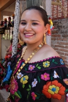 Martes 20 de enero del 2014. Chiapa de Corzo. La Mujer Chiapaneca. Las bellas mujeres de la comunidad ribereña son el motor y alegría de la Fiesta Gran de Enero, acompañando la danza de los Parachicos o retomando su femenina posición en las danzas de las 