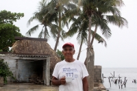 Lunes 2 de junio del 2014. Pescadería La gloría, Arriaga. Pobladores de las comunidades de la costa de Chiapas se preparan para recibir las lluvias de la depresión tropical número 2 en las próximas horas.