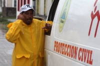 Lunes 2 de junio del 2014. PescaderÃa La glorÃa, Arriaga. Pobladores de las comunidades de la costa de Chiapas se preparan para recibir las lluvias de la depresión tropical número 2 en las próximas horas. Lunes 2 de junio del 2014. PescaderÃa La glorÃa, Arriaga. Pobladores de las comunidades de la costa de Chiapas se preparan para recibir las lluvias de la depresión tropical número 2 en las próximas horas.