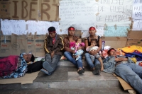 Jueves 27 de noviembre del 2014. Tuxtla Gutiérrez. Dos mujeres más se suturan los labios eta mañana para continuar la huelga de hambre que mantienen en las entradas del congreso de Chiapas exigiendo la libertad de un campesino de una comunidad de Ixtapa