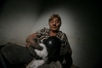 Lunes 13 de diciembre. Chiapa de Corzo (20 fotos) La artesana Martha Vargas es de las pocas mujeres que continúa trabajando la Laca Chiapacorceña elaborada de polvos de tierra y de insectos de la depresión central del estado de Chiapas. La Laca de Chiapa 