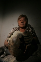 Lunes 13 de diciembre. Chiapa de Corzo (20 fotos) La artesana Martha Vargas es de las pocas mujeres que continúa trabajando la Laca Chiapacorceña elaborada de polvos de tierra y de insectos de la depresión central del estado de Chiapas. La Laca de Chiapa 